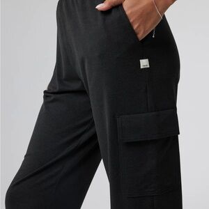 Vuori Women's Cargo Boyfriend Joggers